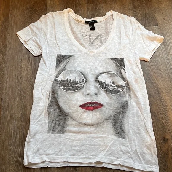 womens graphic tee size small - Picture 1 of 3